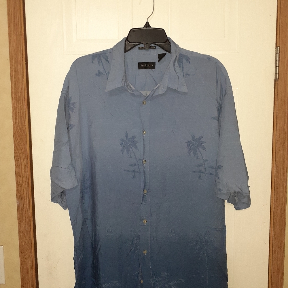 Van Heusen short sleeved button down Hawaiian shir